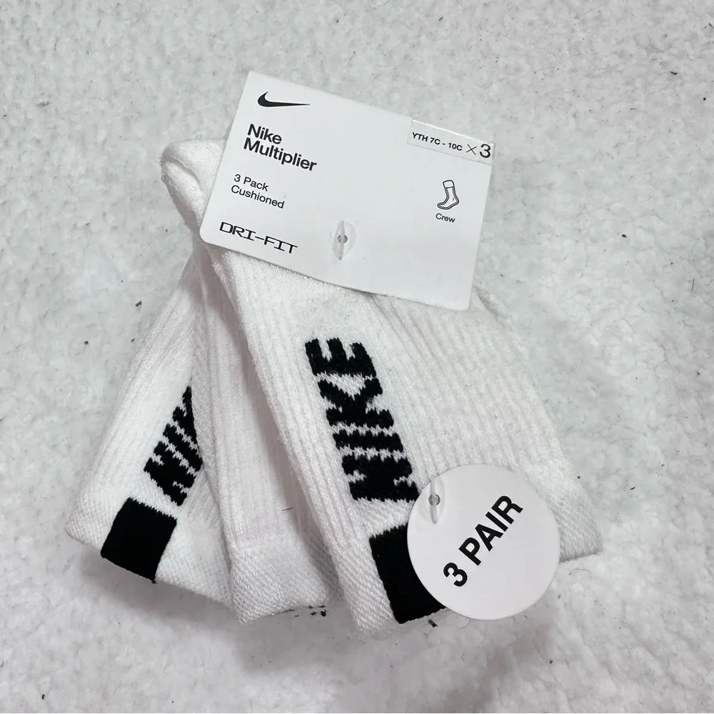 Boy’s Nike Dri-FIT White Socks